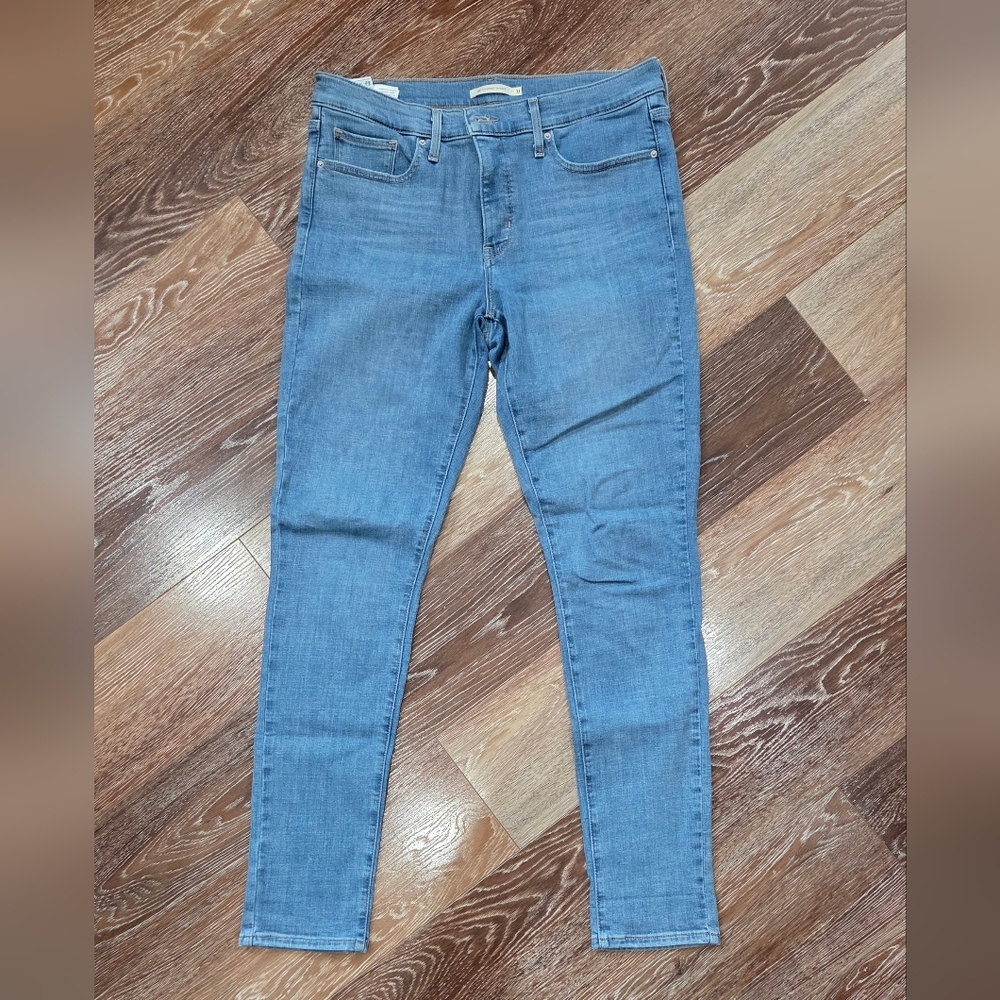 Womens Levis Shaping Skinny Jeans